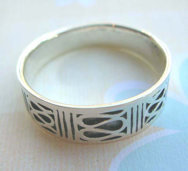 925. silver ring with bali pattern design