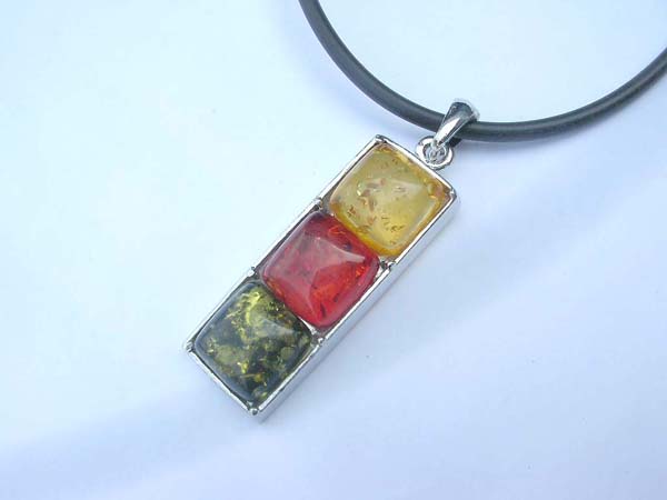 Forming straight line fashion amber necklace