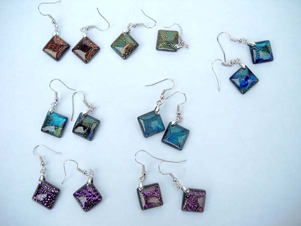 Handcrafted diamond shape in fashion earring