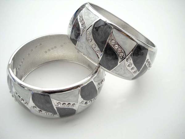 Fashion jewelry bangle, white and black enamel rhinestone bangle