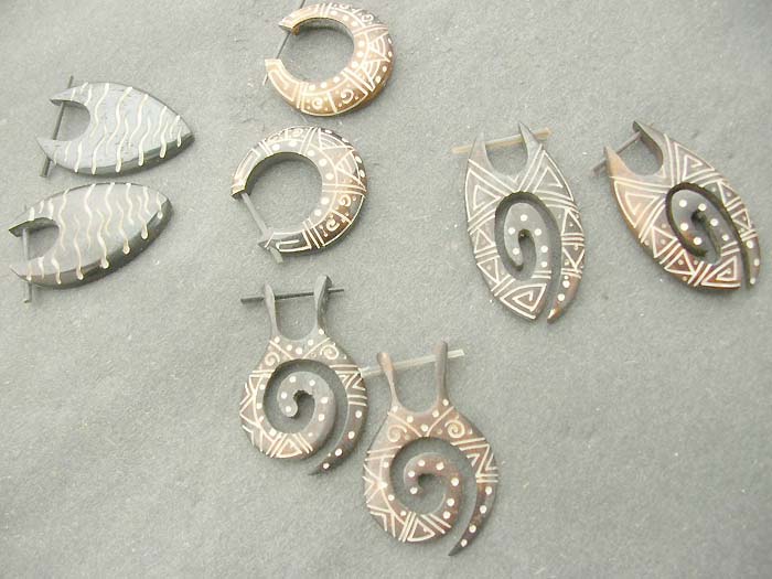 tribal-painting-horn-earring