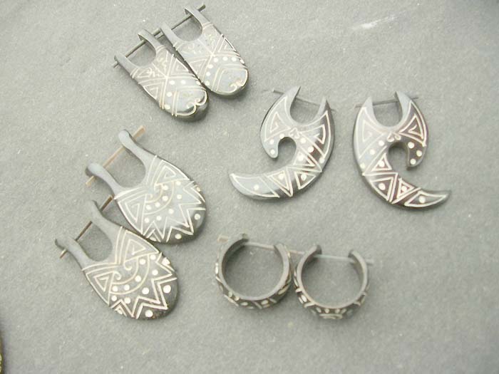 tribal-painting-horn-earringm