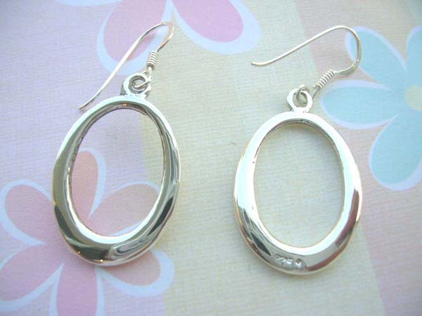 Empty oliver, Stamped 925 sterling silver earring, Made in Thailand