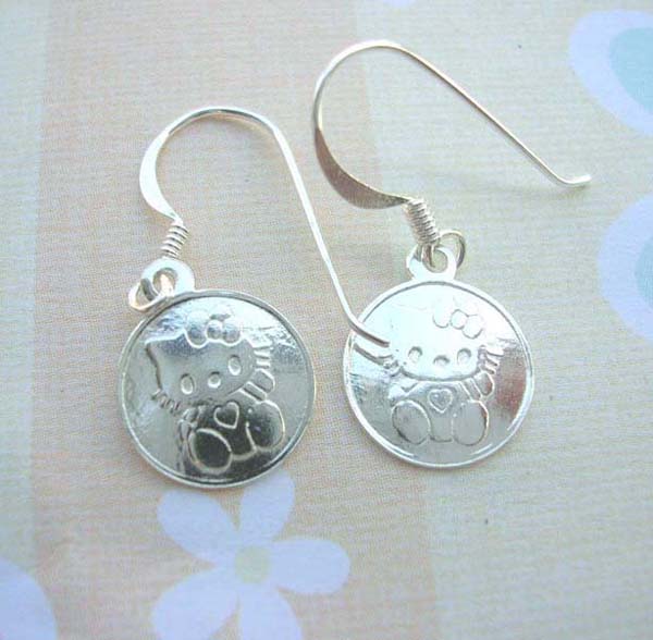 Etch-in kitty, 925 sterling silver earring, made in Thailand