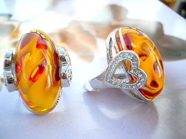 Faux fashion amber ring with clear cz holder on each sign, costume jewelry at wholesale