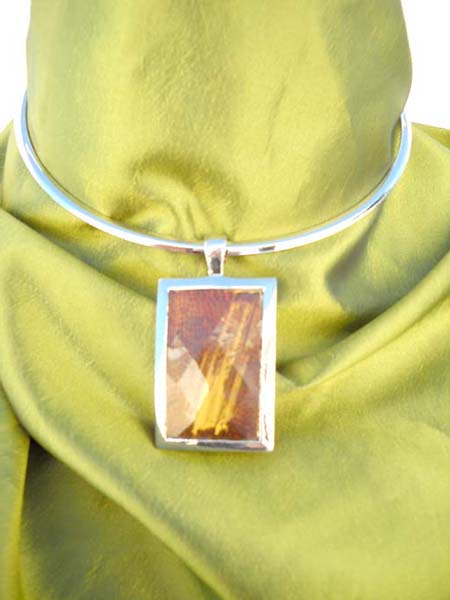 Shiny fashion rectangular orange glass pendant neck cuff