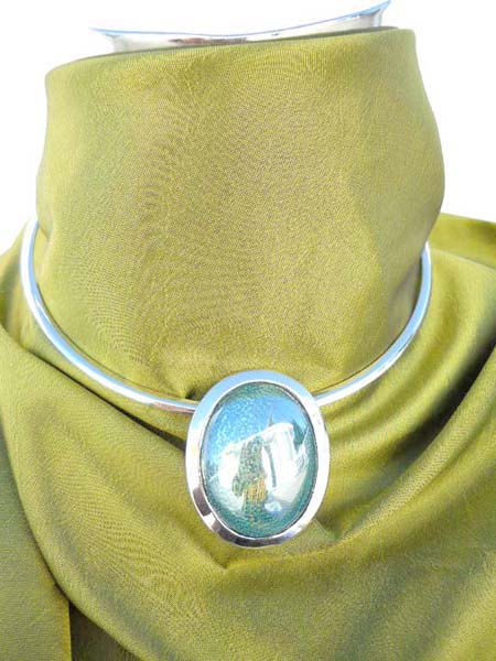 Foil imitation crystal neck cuff