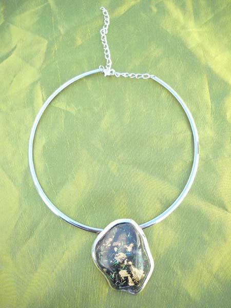 Fresh black glass shiny pendant neck cuff