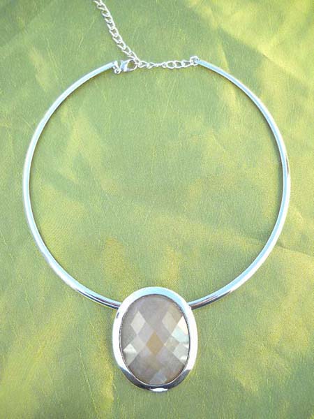 Imitation white diamond pendant neck cuff