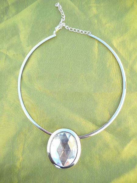 Imitation clear diamond pendant neck cuff