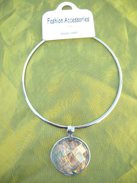 Imitation brown diamond pendant neck cuff