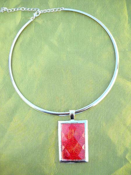Diamond cut rectangular glass pendant neck cuff
