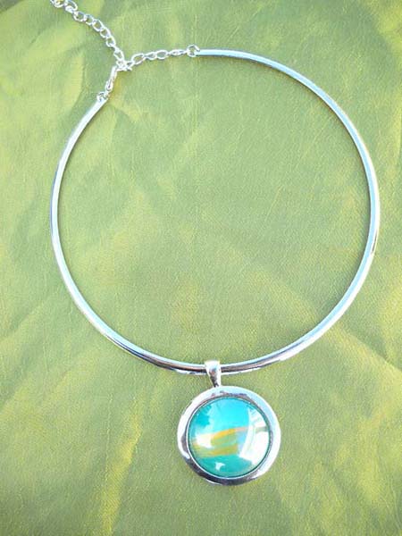Flashing round turquoise pendant neck cuff