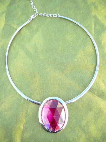 Imitation cherry diamond pendant neck cuff