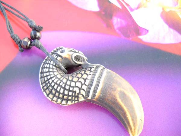 Snake with curvy body necklace