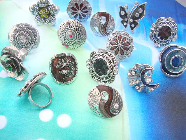 costume-jewelry-rings-012