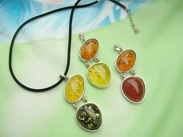 faux-amber-pendant-necklaces-003