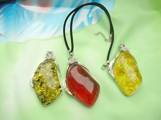 faux-amber-pendant-necklaces-004