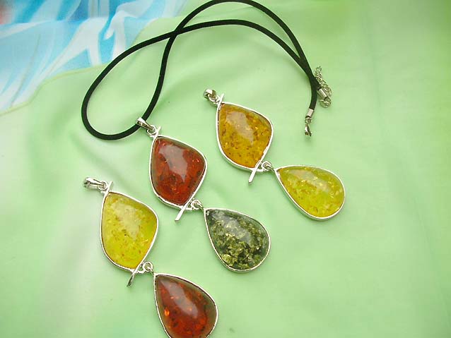 faux-amber-pendant-necklaces-006