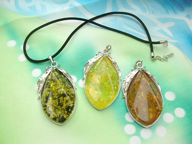 faux-amber-pendant-necklaces-007