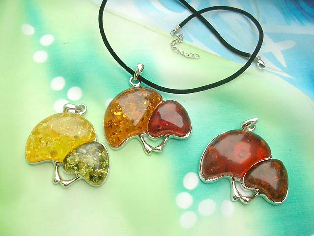 faux-amber-pendant-necklaces-008