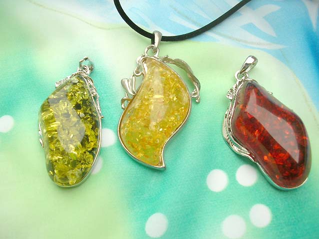 faux-amber-pendant-necklaces-009