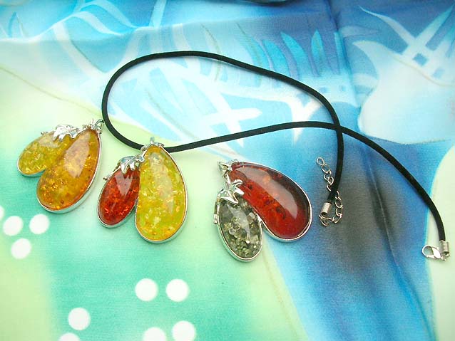 faux-amber-pendant-necklaces-012