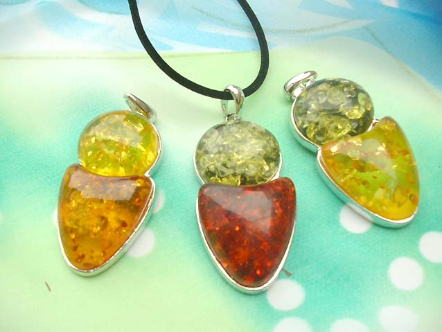 faux-amber-pendant-necklaces-014