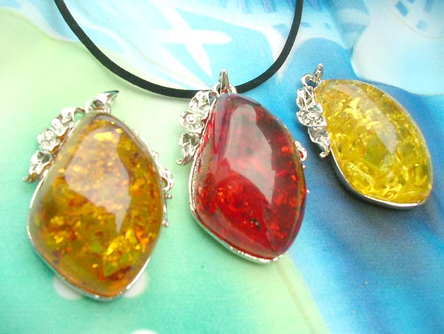 faux-amber-pendant-necklaces-015