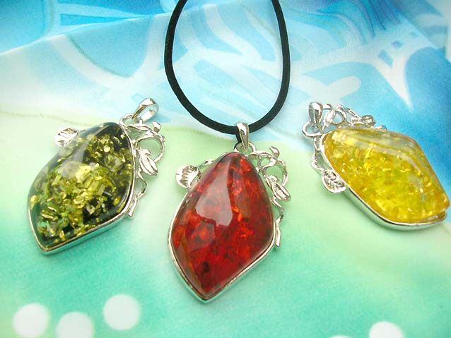 faux-amber-pendant-necklaces-018