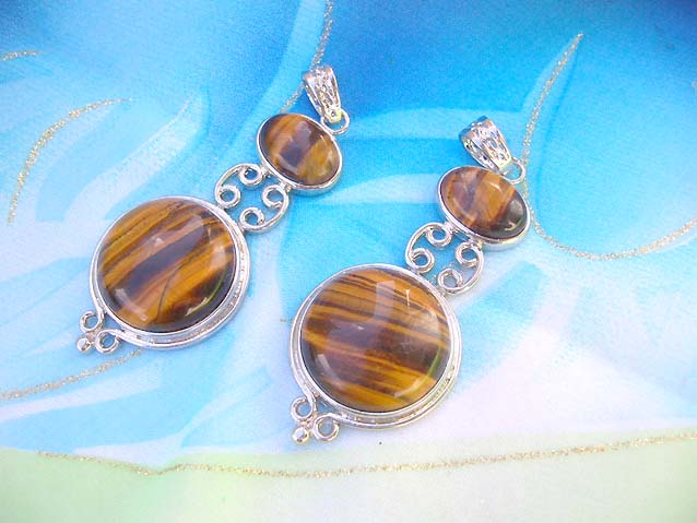 gemstone-pendant-necklace-001