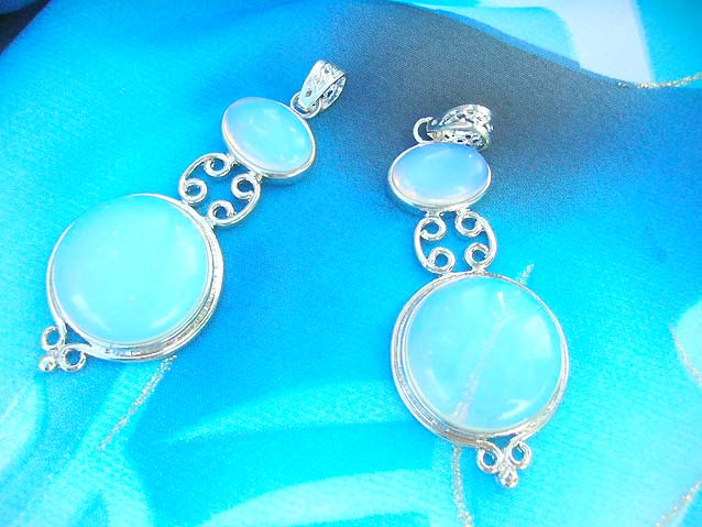 gemstone-pendant-necklace-002