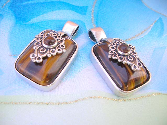 gemstone-pendant-necklace-009