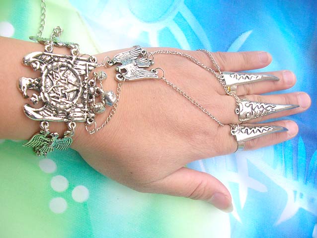 slave-bracelet-chainmail-handflower-01