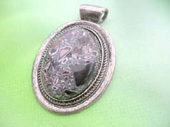 Brown semi-precious gemstone pendant necklace