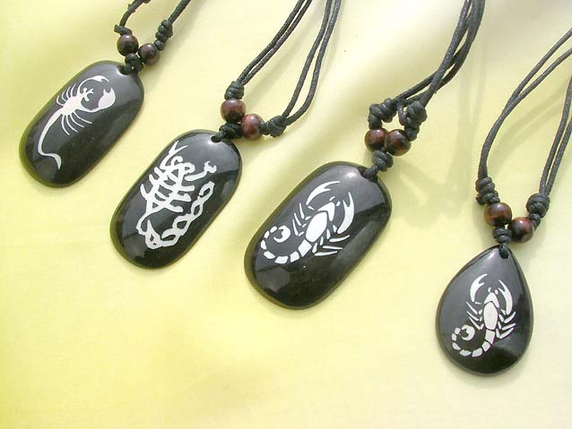 fashion-necklace-003closeup