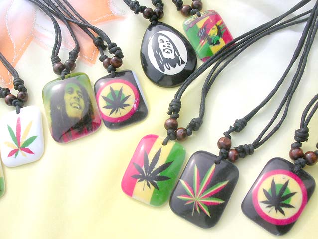 fashion-necklace-bob-marley-rasta-closeup