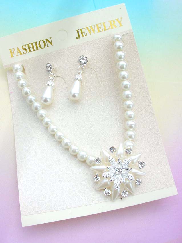 faux-pearl-crystal-flower-jewelryset002necklace-earring