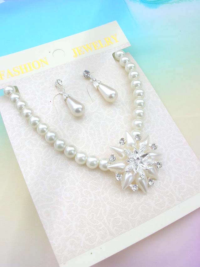 faux-pearl-crystal-flower-jewelryset023necklace-earring