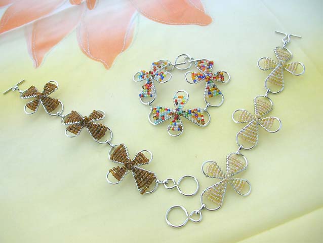 handcrafted-beadwork-bracelet001