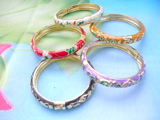 hinged-bangle-enamel-crystal-001