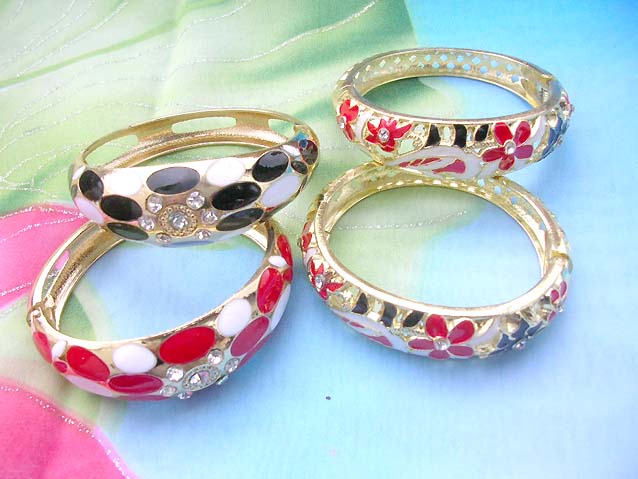 hinged-bangle-enamel-crystal-002