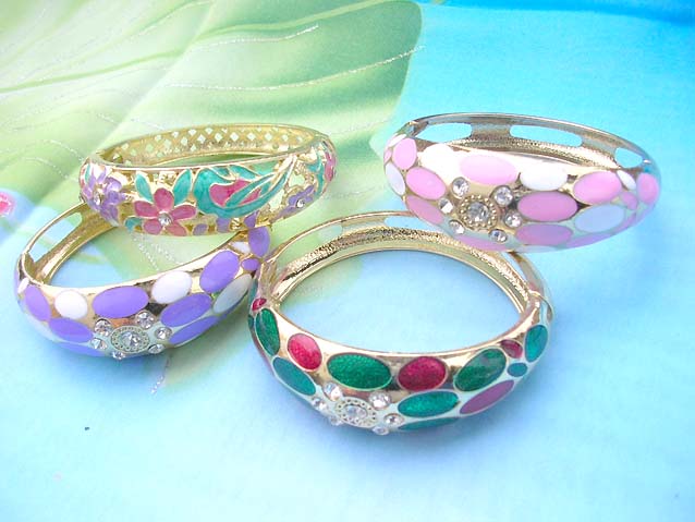 hinged-bangle-enamel-crystal-004