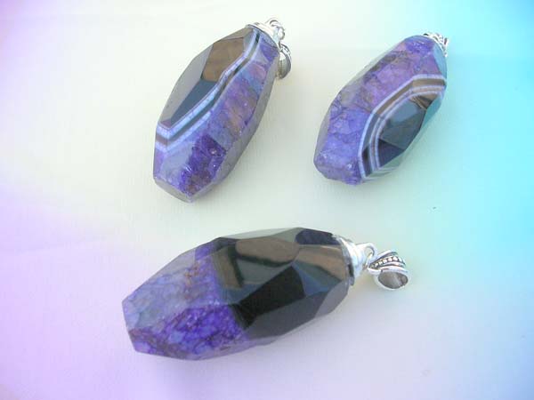 agate-gemstone-pendant-purple
