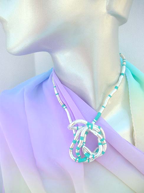 bendable-necklace-002-3