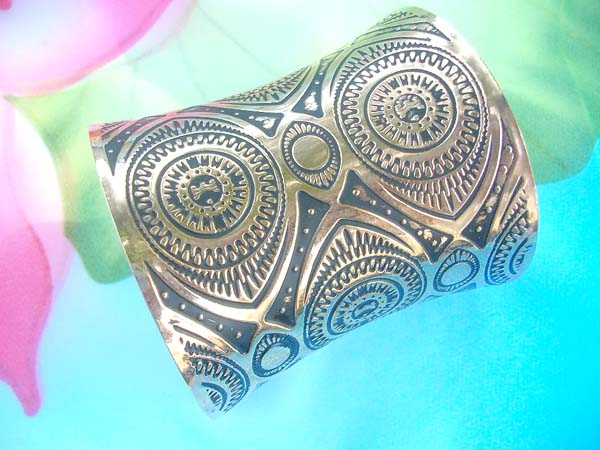 bohemian-style-wide-cuffs-001