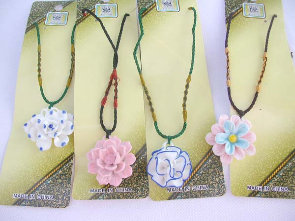 handmade-ceramic-necklace-002-1