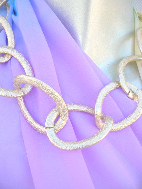high-fashion-necklace-002-closeup