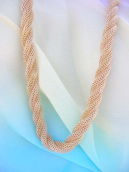 high-fashion-necklace-007-closeup
