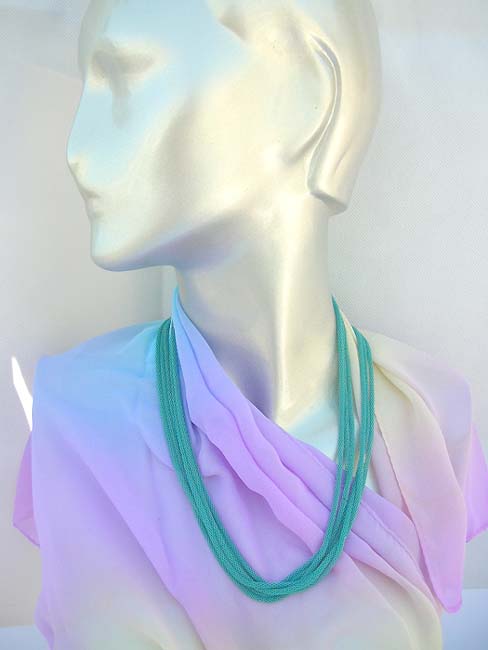 high-fashion-necklace-013-closeup